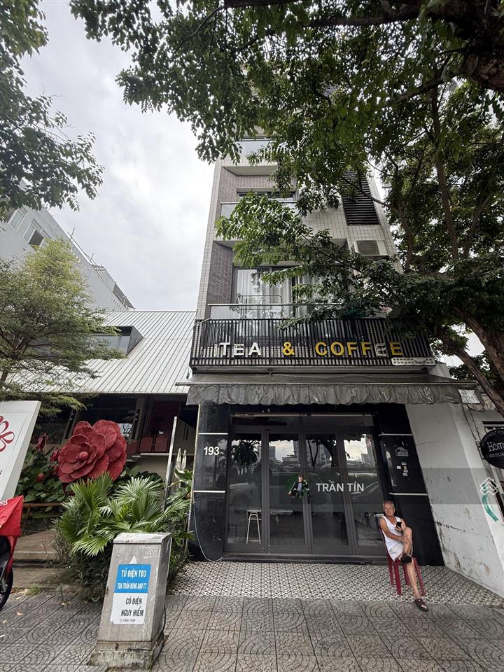 Tòa căn hộ mặt tiền đường trần hưng đạo. view trực diện sông hàn. sát điểm bắn pháo hoa quốc tế