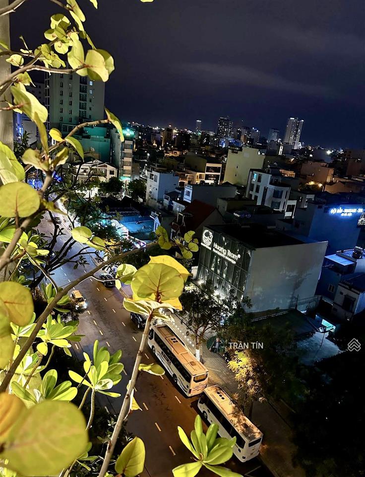 Khách sạn mặt tiền đường hồ nghinh. sát võ văn kiệt. đi bộ ra 100m ra biển mỹ khê