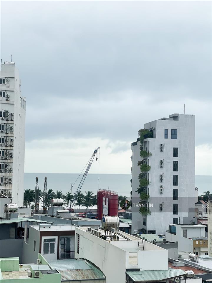 Khách sạn mặt tiền đường hồ nghinh. sát võ văn kiệt. đi bộ ra 100m ra biển mỹ khê