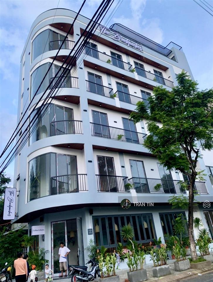 Tòa khách sạn góc 2 mặt tiền đường nguyễn đình & phước trường 17. cách biển 400m