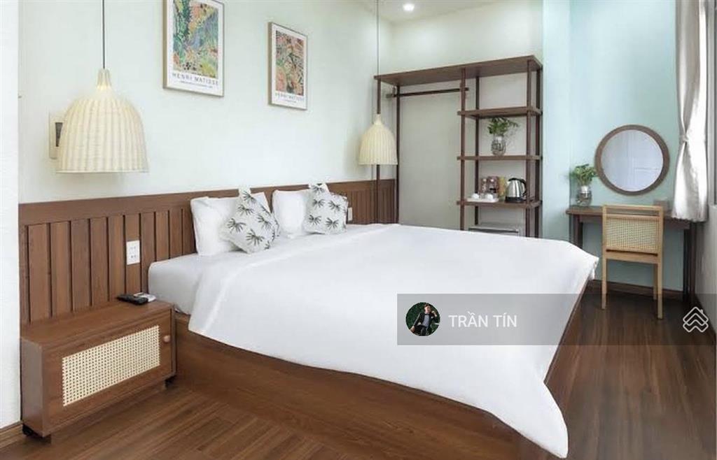 Tòa khách sạn 5.5 tầng góc 2 mặt tiền đường nguyễn đình