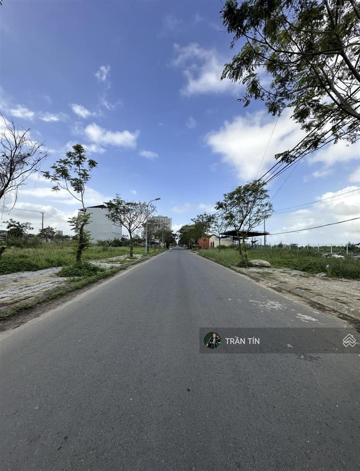 Lô đất mặt tiền đường khúc thừa dụ. diện tích 150m2. hướng đông nam. giá bán 12 tỷ
