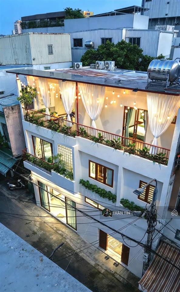 Căn villa mini 4 tầng trung tâm phố đà nẵng, có hồ bơi phong cách hiện đại