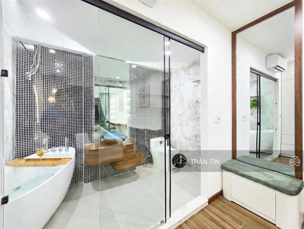 Căn villa mini 4 tầng trung tâm phố đà nẵng, có hồ bơi phong cách hiện đại