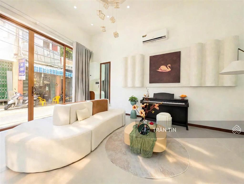 Căn villa mini 4 tầng trung tâm phố đà nẵng, có hồ bơi phong cách hiện đại