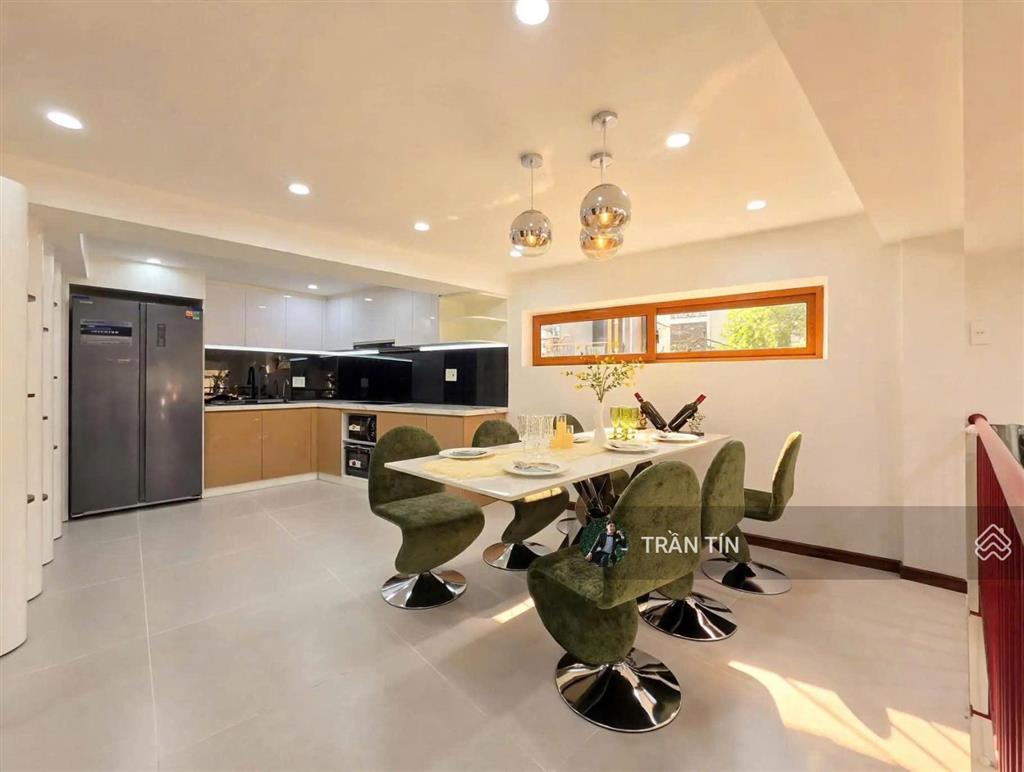 Căn villa mini 4 tầng trung tâm phố đà nẵng, có hồ bơi phong cách hiện đại