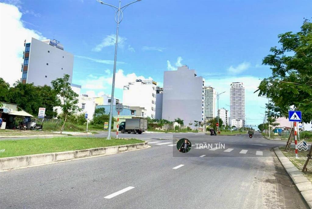 Lô đất góc 3 mặt thoáng đường phó đức chính. trung tâm sơn trà. cách biển 500m