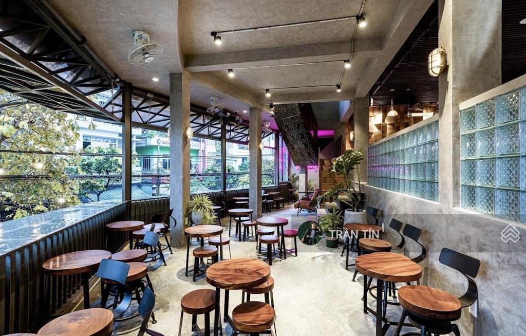 Căn nhà góc 2 mặt tiền đường triệu nữ vương & lê đình dương. đang cho thuê 1.2 tỷ / năm