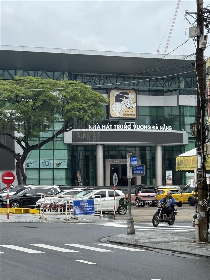 Lô đất mặt tiền đường phan châu trinh. vị trí sát cạnh nhà hát trưng vương.