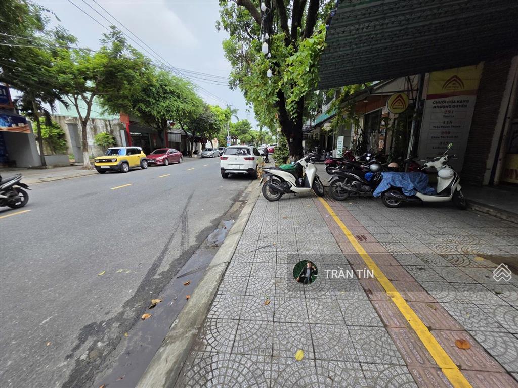 Nhà mặt tiền đường tiểu la. có thang máy