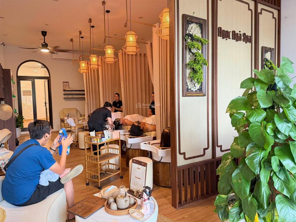 Nhà mặt tiền đường võ văn kiệt. sát cạnh trung tâm tài chính quốc tế