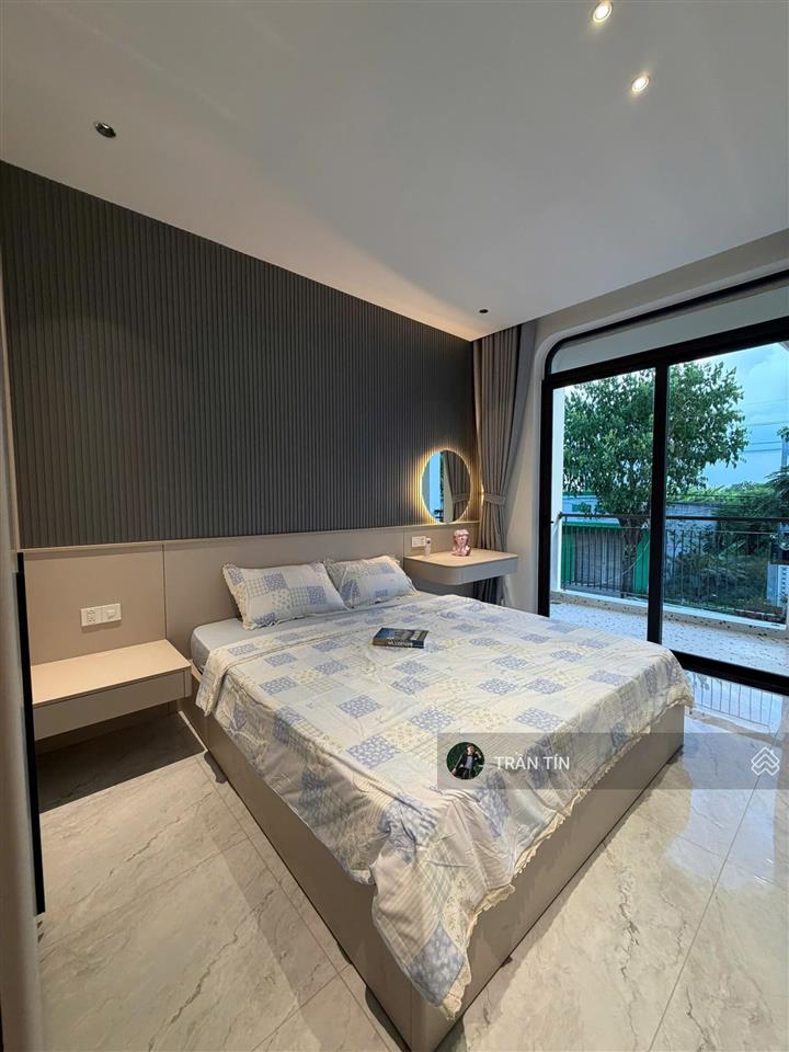 Căn nhà phố vừa mới xây dựng mới 100% đường nguyễn sắc kim. khu đô thị hoà xuân
