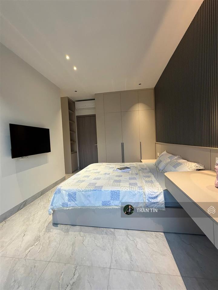 Căn nhà phố vừa mới xây dựng mới 100% đường nguyễn sắc kim. khu đô thị hoà xuân