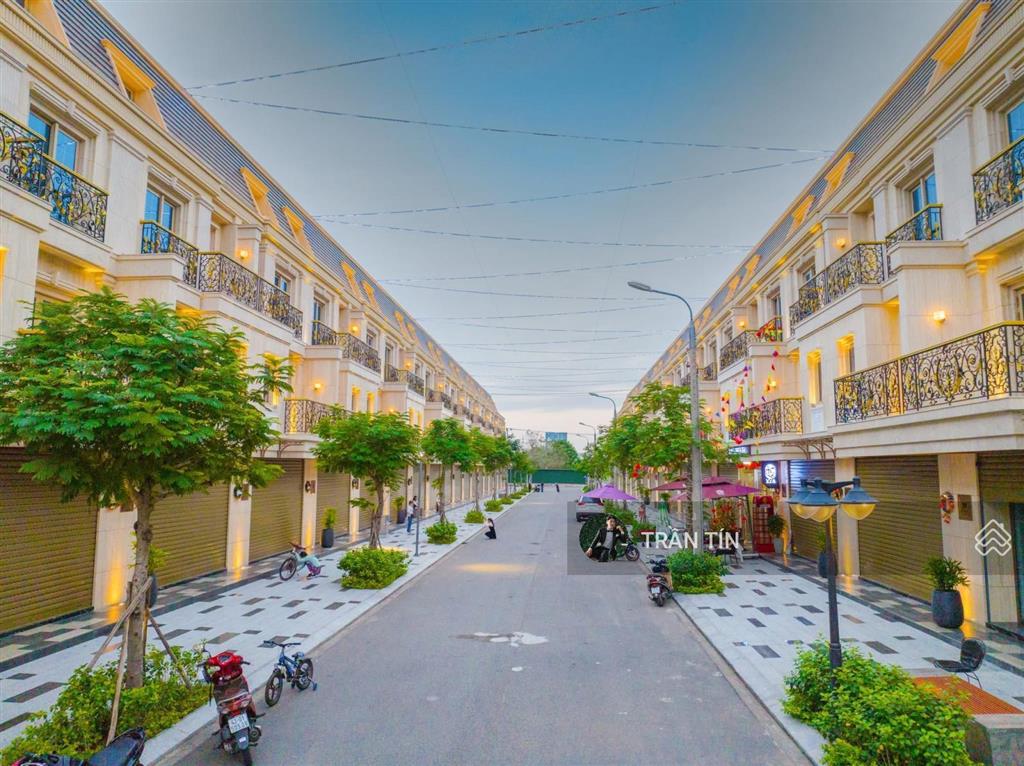 Shophouse 4.5 tầng regal pavillon. đường nguyễn lộ trạch.