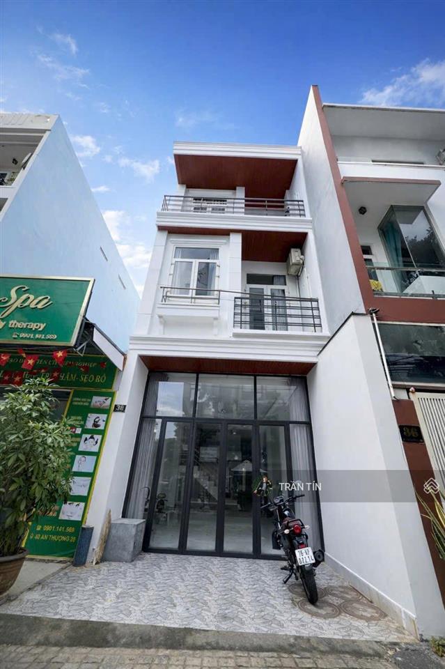 Căn nhà 3 tầng phố tây đường an thượng 20. sát phố ẩm thực châu thị vĩnh tế sầm uất