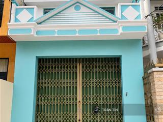 Căn nhà mặt tiền đường nguyễn khánh toàn. song song đường phan đăng lưu. vị trí trung tâm sầm uất.