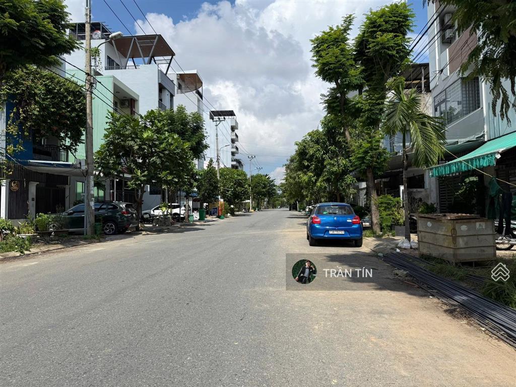 Lô đất mặt tiền đường nghiêm xuân yêm. diện tích 95m2. đường 10.5m. hướng tây nam. giá 9.5 tỷ
