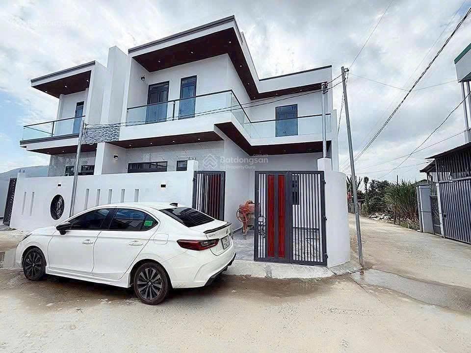 Bán nhà đẹp 2 mặt tiền diên toàn, diên khánh