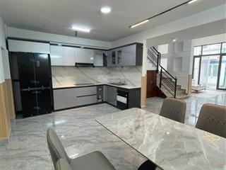 Nhà trung tâm kiệt xe tải full nội thất ở ngay sau lưng ngân hàng agribank gần sở giáo dục