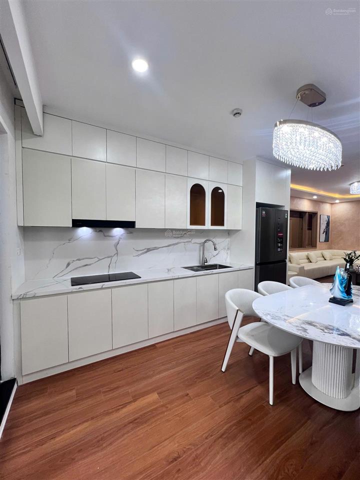 Chính chủ chuyển công tác cần bán căn hộ 107m2 thông thủy 3 ngủ 2 vệ sinh hpc landmark, sđcc 7,x tỷ