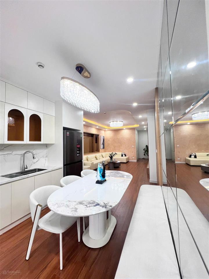 Chính chủ chuyển công tác cần bán căn hộ 107m2 thông thủy 3 ngủ 2 vệ sinh hpc landmark, sđcc 7,x tỷ