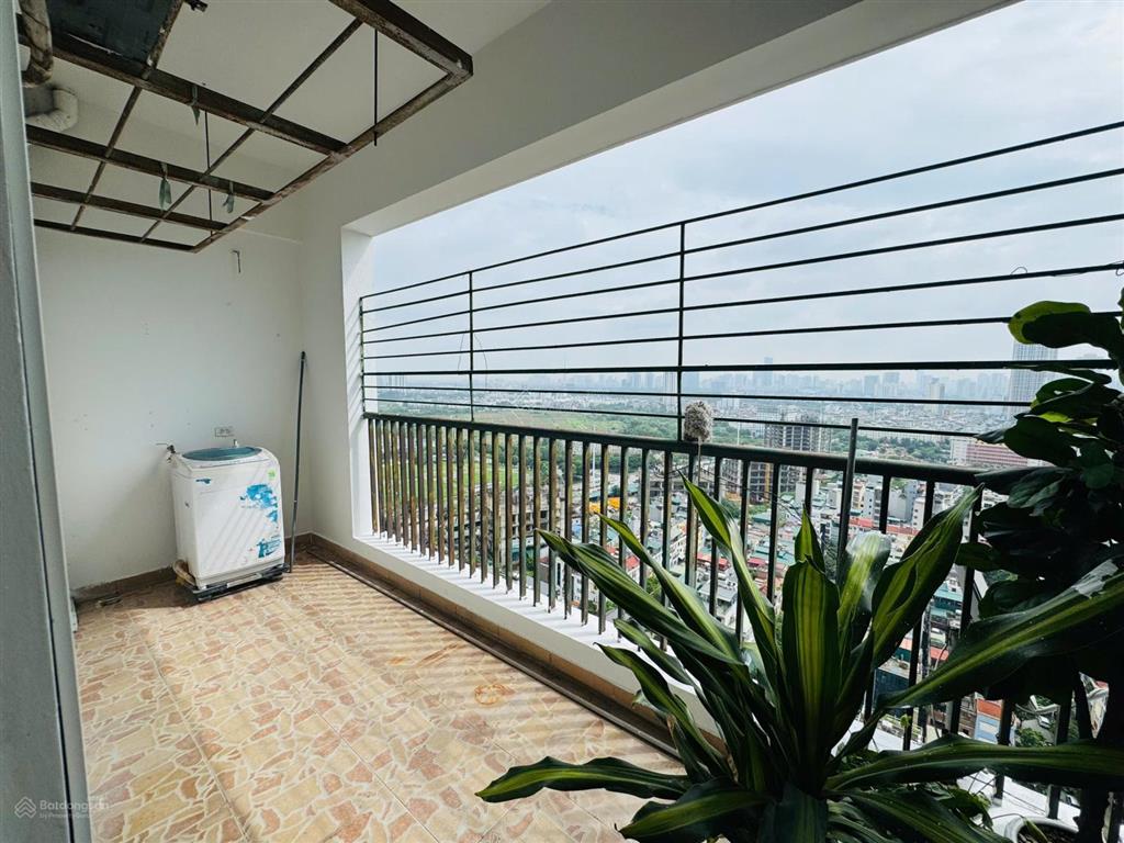 Chính chủ cần bán căn hộ 3 ngủ 2 vs ct2a kđt văn khê 97m2 full nội thất, sđcc giá chỉ 5.7x tỷ