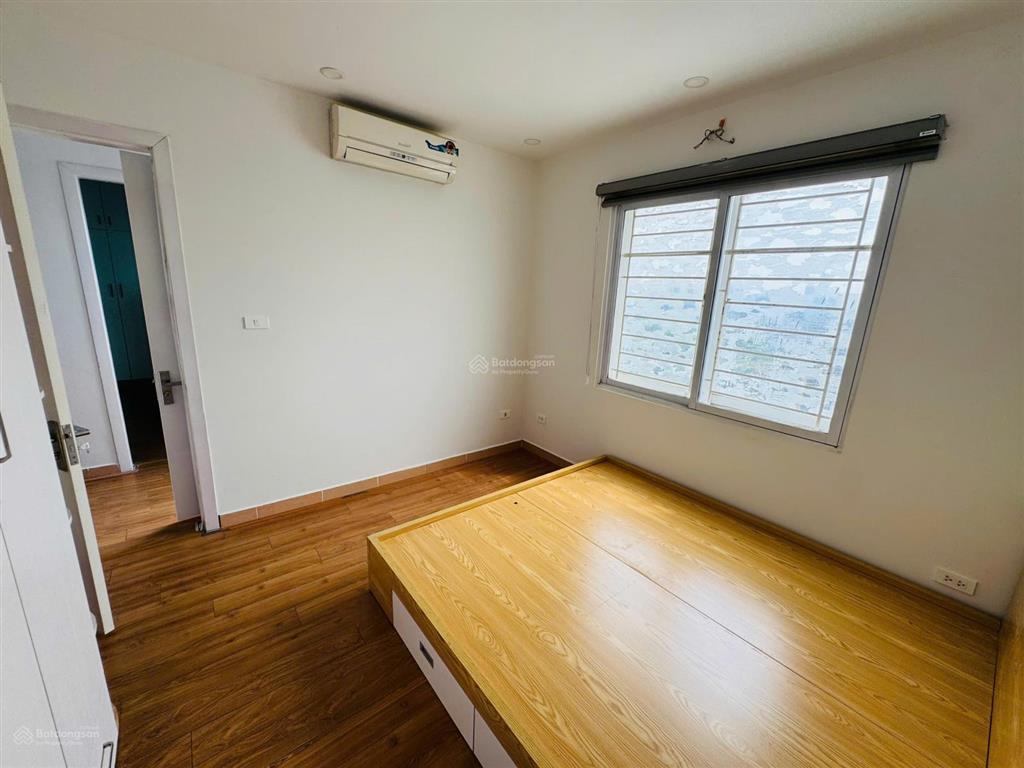 Chính chủ cần bán căn hộ 3 ngủ 2 vs ct2a kđt văn khê 97m2 full nội thất, sđcc giá chỉ 5.7x tỷ