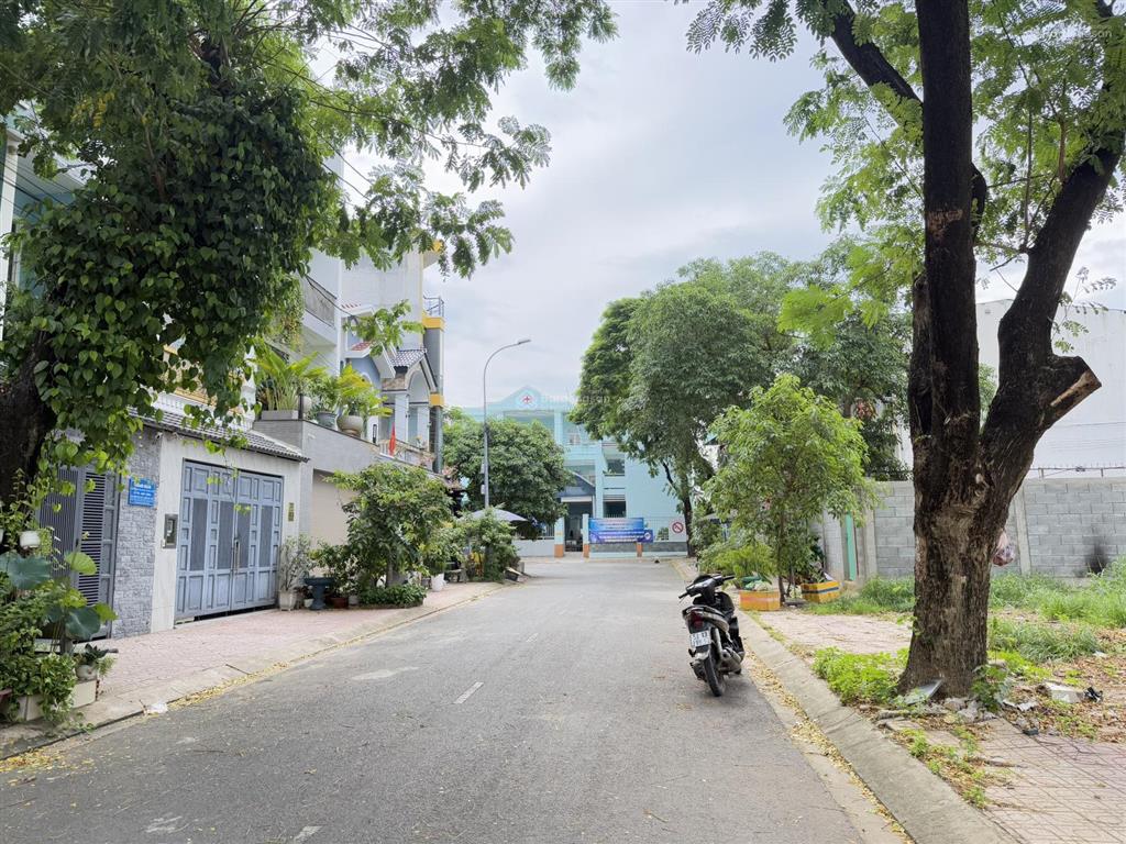 Cần bán gấp đất khu tái định cư linh xuân, ngay chợ + trường học, 5x18m, 90m², giá tốt