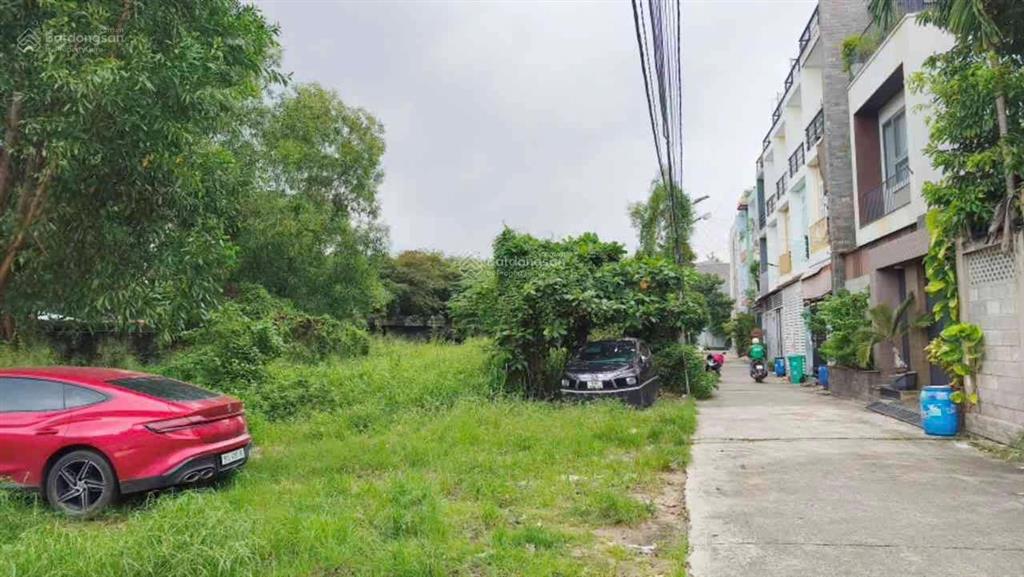 Nhà 3 tầng linh xuân 4 phòng ngủ đường xe hơi giá 5tỷ tl