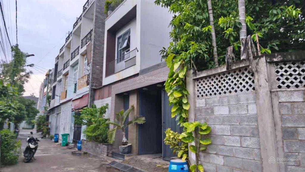 Nhà 3 tầng linh xuân 4 phòng ngủ đường xe hơi giá 5tỷ tl