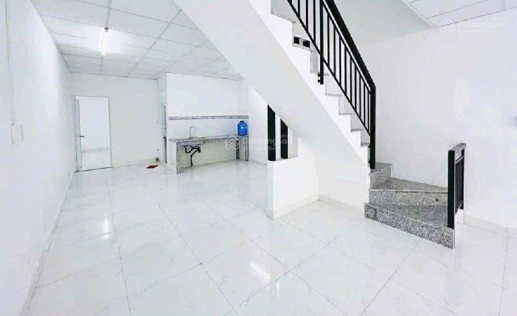 Hẻm xe hơi  nhà 2 tầng  trung tâm trường thọ  phường thủ đức  70 triệu/m2