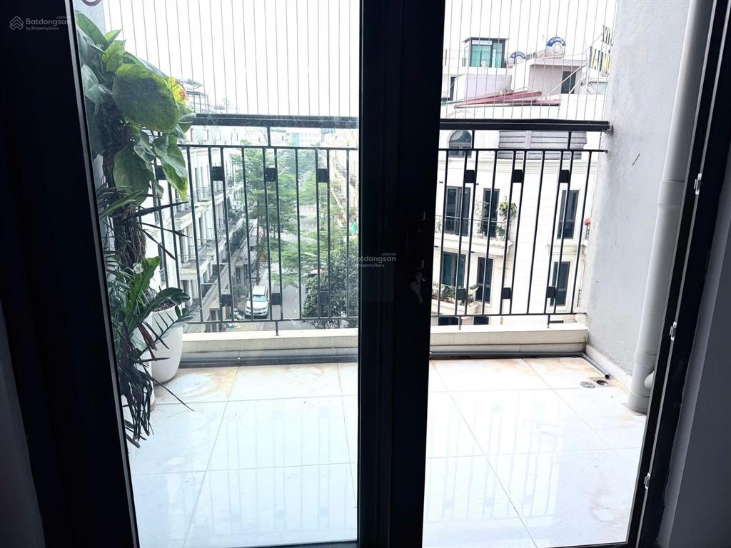 Bán gấp căn hộ 2 phòng ngủ tòa handico5 61m2 full đồ view hồ giá 4.2tỷ trâu quỳ, gia lâm, hà nội