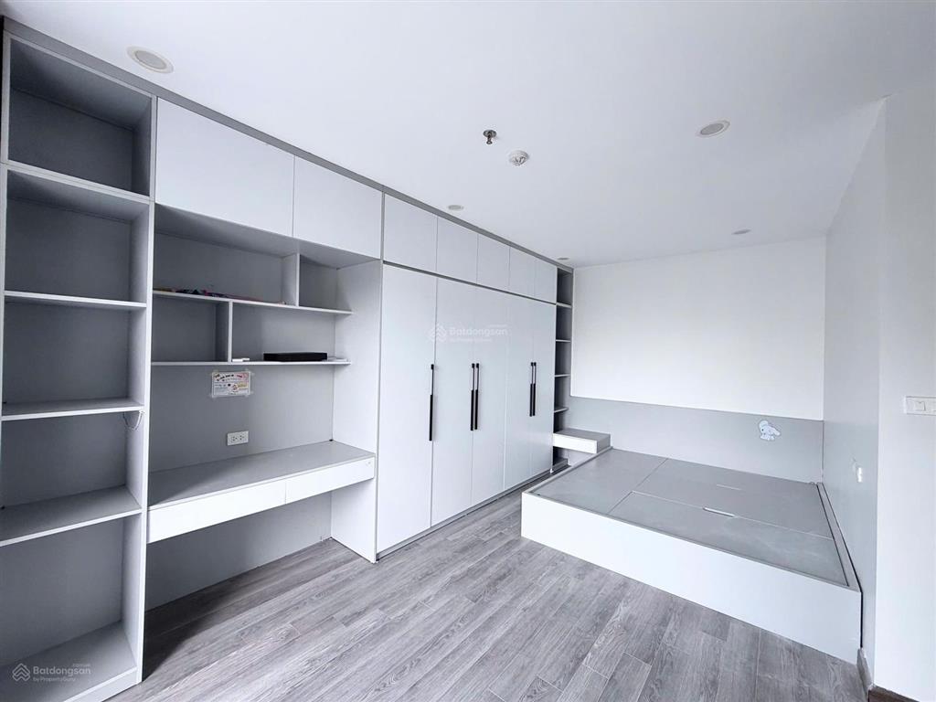 Bán gấp căn hộ 2 phòng ngủ tòa handico5 61m2 full đồ view hồ giá 4.2tỷ trâu quỳ, gia lâm, hà nội