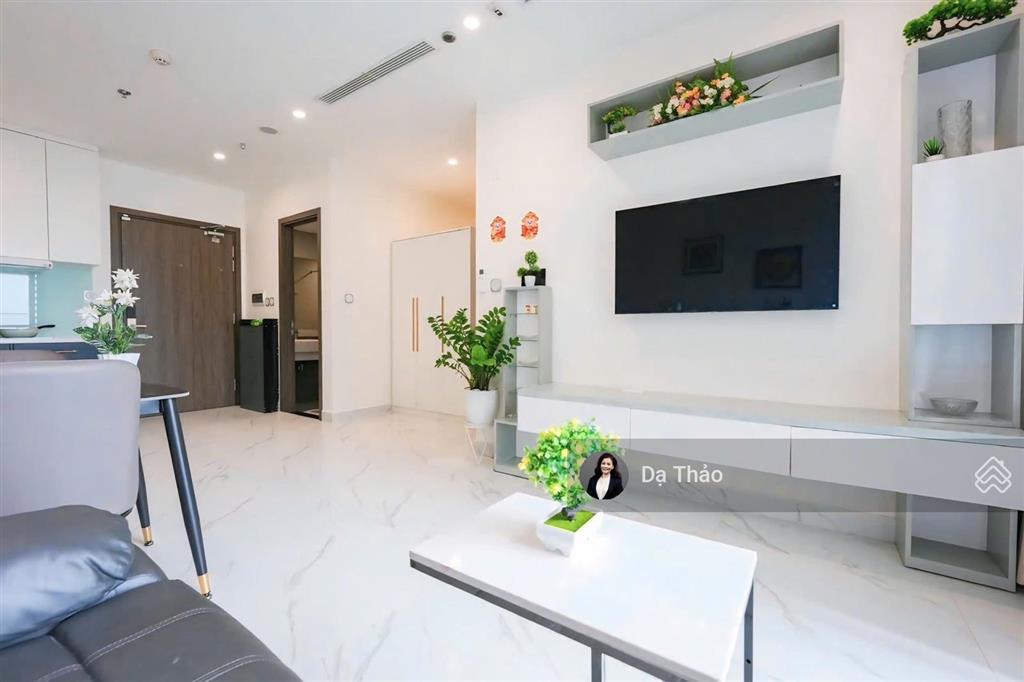 Cho thuê căn góc 2pn 2wc the beverly(be3), view trực diện cv 36ha, kính cong toàn cảnh tại vinhomes