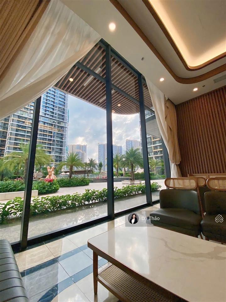 Cho thuê căn góc 2pn 2wc the beverly(be3), view trực diện cv 36ha, kính cong toàn cảnh tại vinhomes