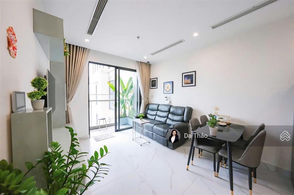Cho thuê căn góc 2pn 2wc the beverly(be3), view trực diện cv 36ha, kính cong toàn cảnh tại vinhomes