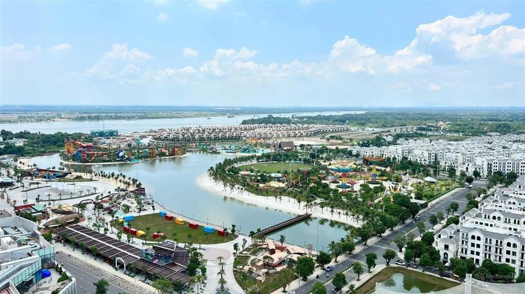 Cho thuê căn góc 2pn 2wc the beverly(be3), view trực diện cv 36ha, kính cong toàn cảnh tại vinhomes