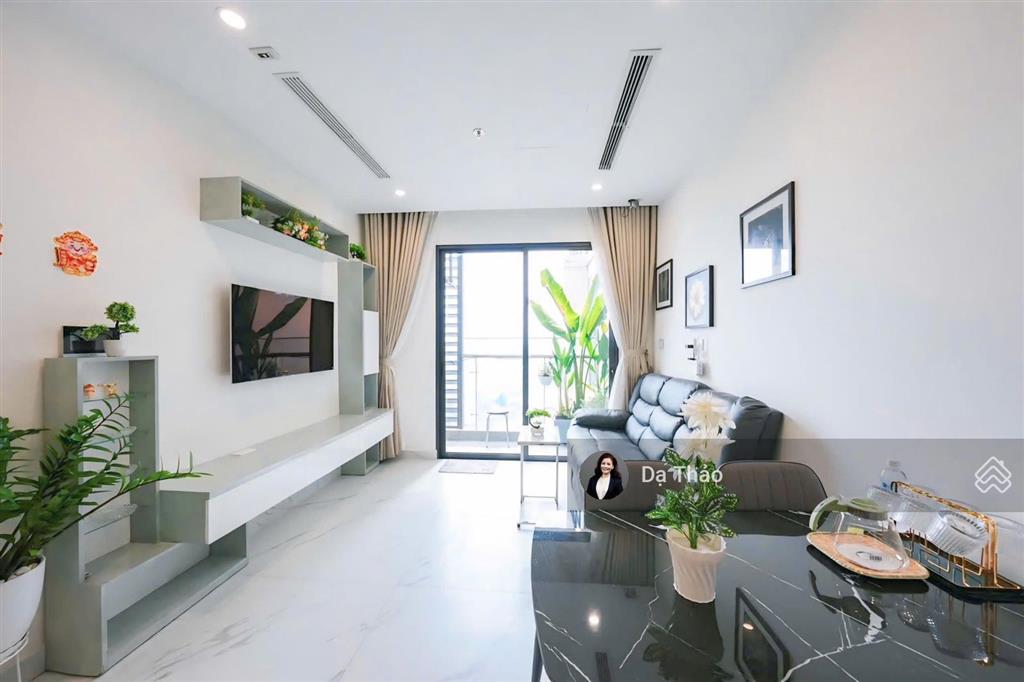 Cho thuê căn góc 2pn 2wc the beverly(be3), view trực diện cv 36ha, kính cong toàn cảnh tại vinhomes