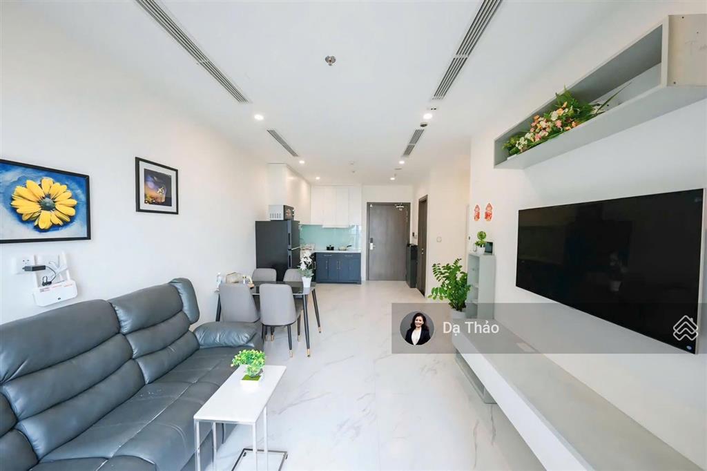 Cho thuê căn góc 2pn 2wc the beverly(be3), view trực diện cv 36ha, kính cong toàn cảnh tại vinhomes