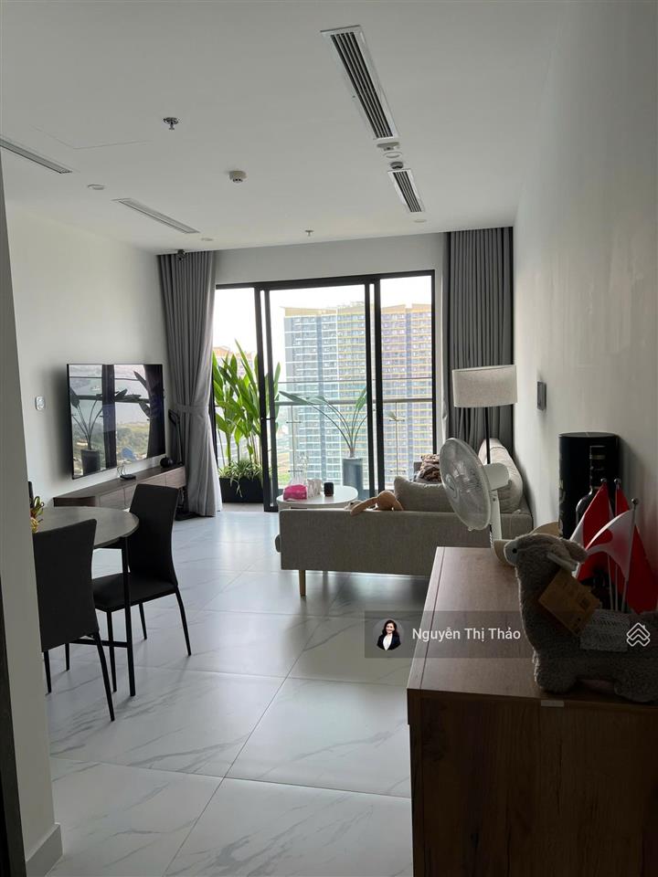 Thuê căn góc 2pn the beverly (be6), view sông sống lý tưởng, tiện cho con học  chơi tại vinhomes