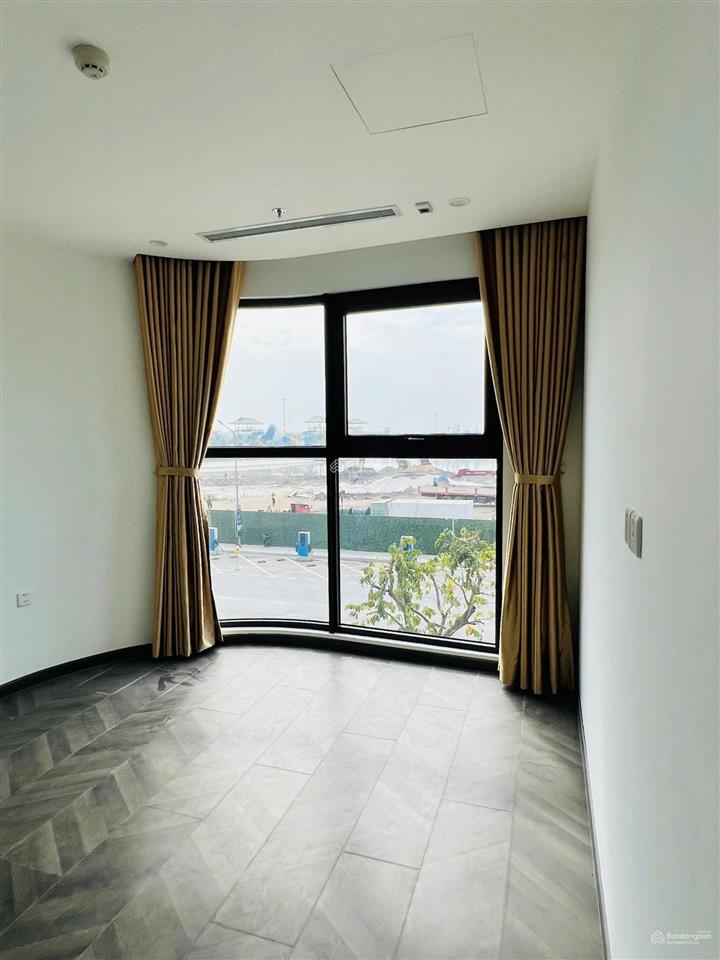 Cho thuê căn góc 2pn 2wc the beverly(be3), view trực diện cv 36ha, kính cong toàn cảnh tại vinhomes