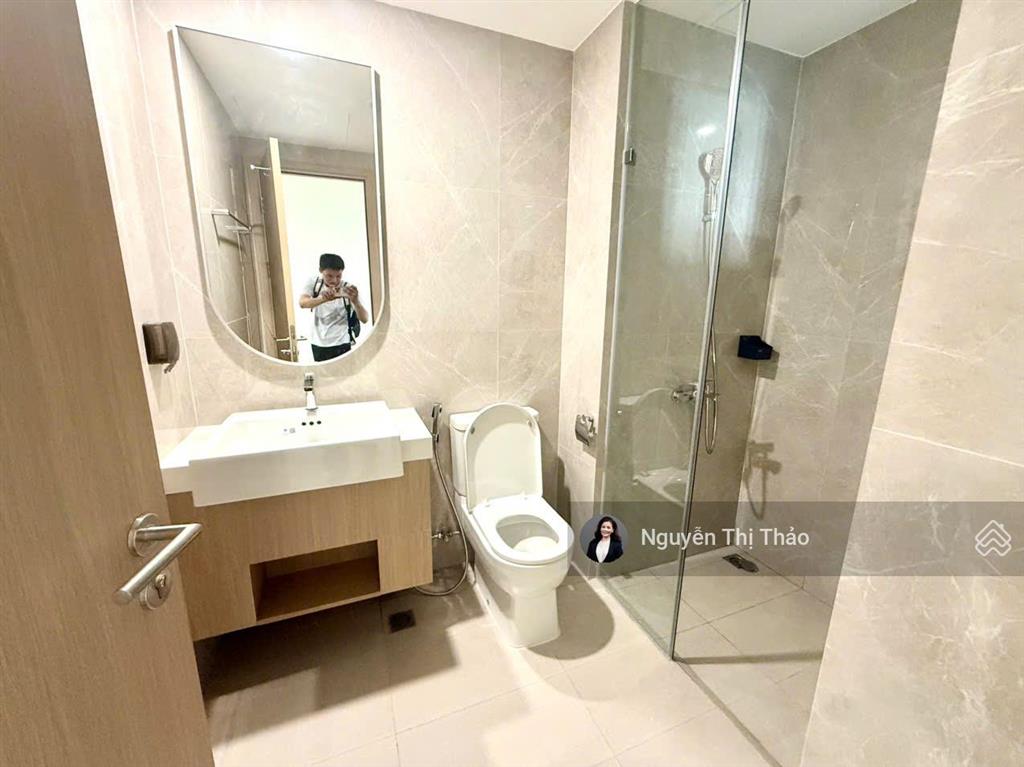 Cho thuê 2pn2wc full nội thất xịn  giá 12trfree phí ql,view cực chill, vào ở liền,tại lumiere q9