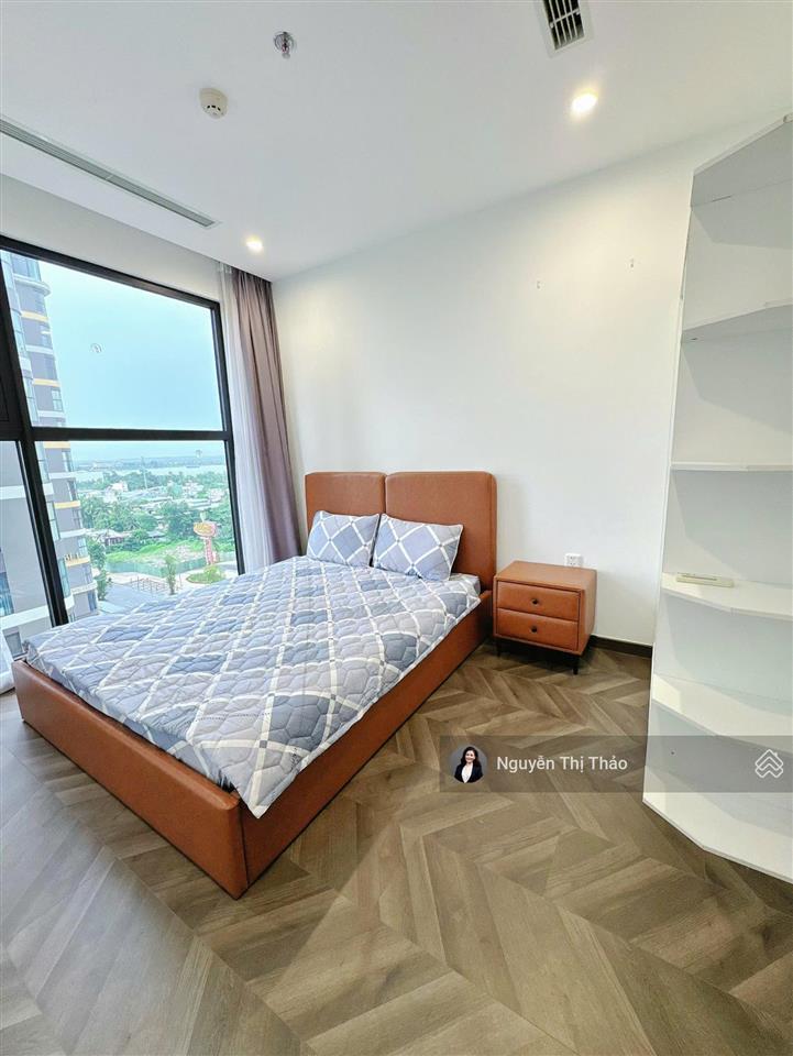 Một bước chân chạm ngản tiện ích thuê ngay 2pn2wc đủ n,thất xin tại the beverly,view sông lý ưởng
