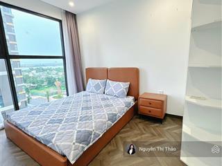 Một bước chân chạm ngản tiện ích thuê ngay 2pn2wc đủ n,thất xin tại the beverly,view sông lý ưởng