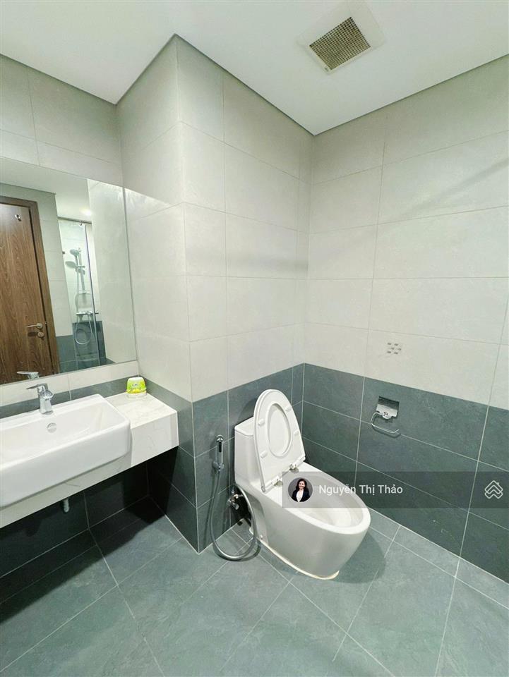Một bước chân chạm ngản tiện ích thuê ngay 2pn2wc đủ n,thất xin tại the beverly,view sông lý ưởng