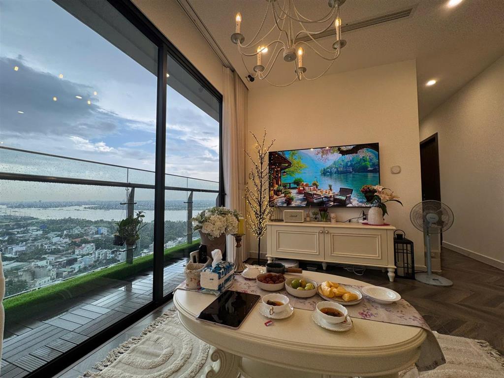 Trải nghiệm đẳng cấp thuê 2pn full nội thất  view sông cv 36ha, 17tr tại the beverly  vinhomes