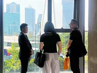 Cần bán căn hộ góc đối diện công viên, sông sài gòn, quận 1 và cầu 3 son