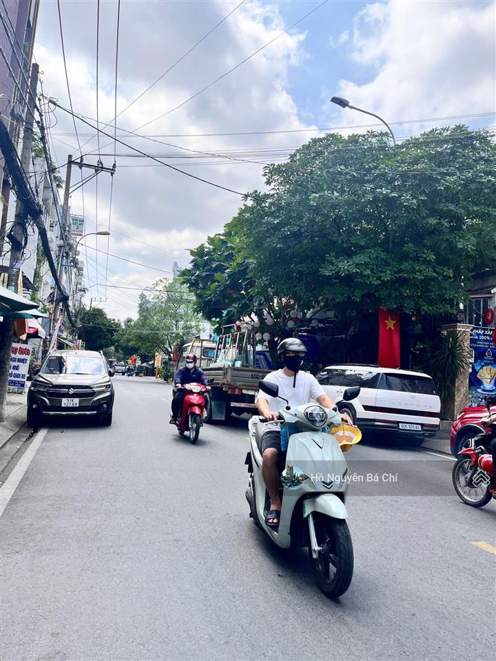 Mtkd ngang 6.1m x 30m đường nguyễn hữu tiến  tân phú !! giá 22 tỷ thương lượng