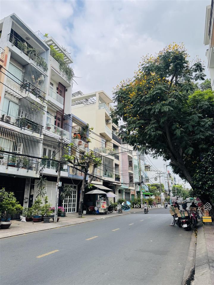 Mặt tiền thống nhất  dt 4x19m ( 3 lầu st ) 13.9 tỷ tl  tân phú