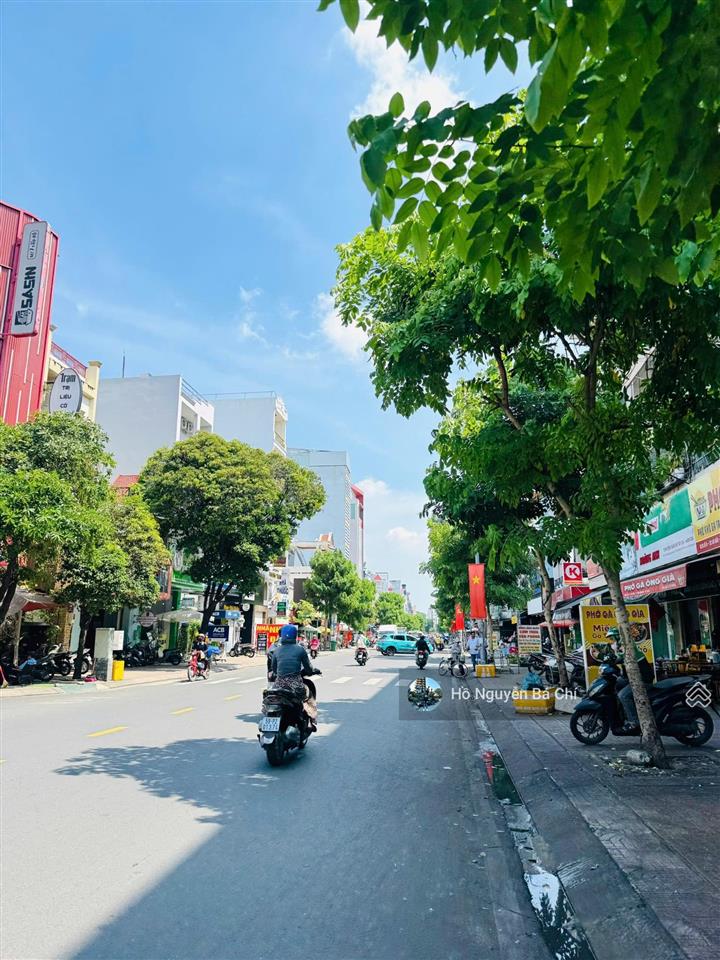 Mtkd tân sơn nhì  ngay ngã tư  dt 6x30m(185m2 )  1 lầu cho thuê  50tr  37.5 tỷ thương lượng